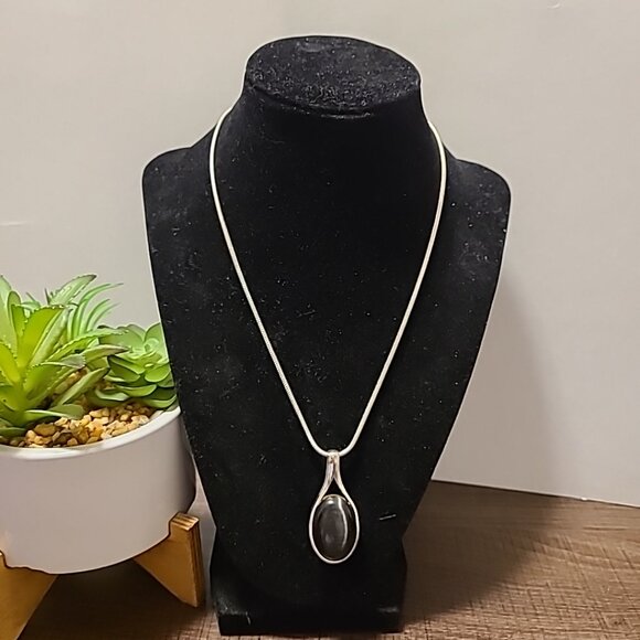 Unbranded Two-Sided Pendant Necklace Ladies Pre-Owned Silver Tone Everyday Gift‎ - Picture 3 of 8